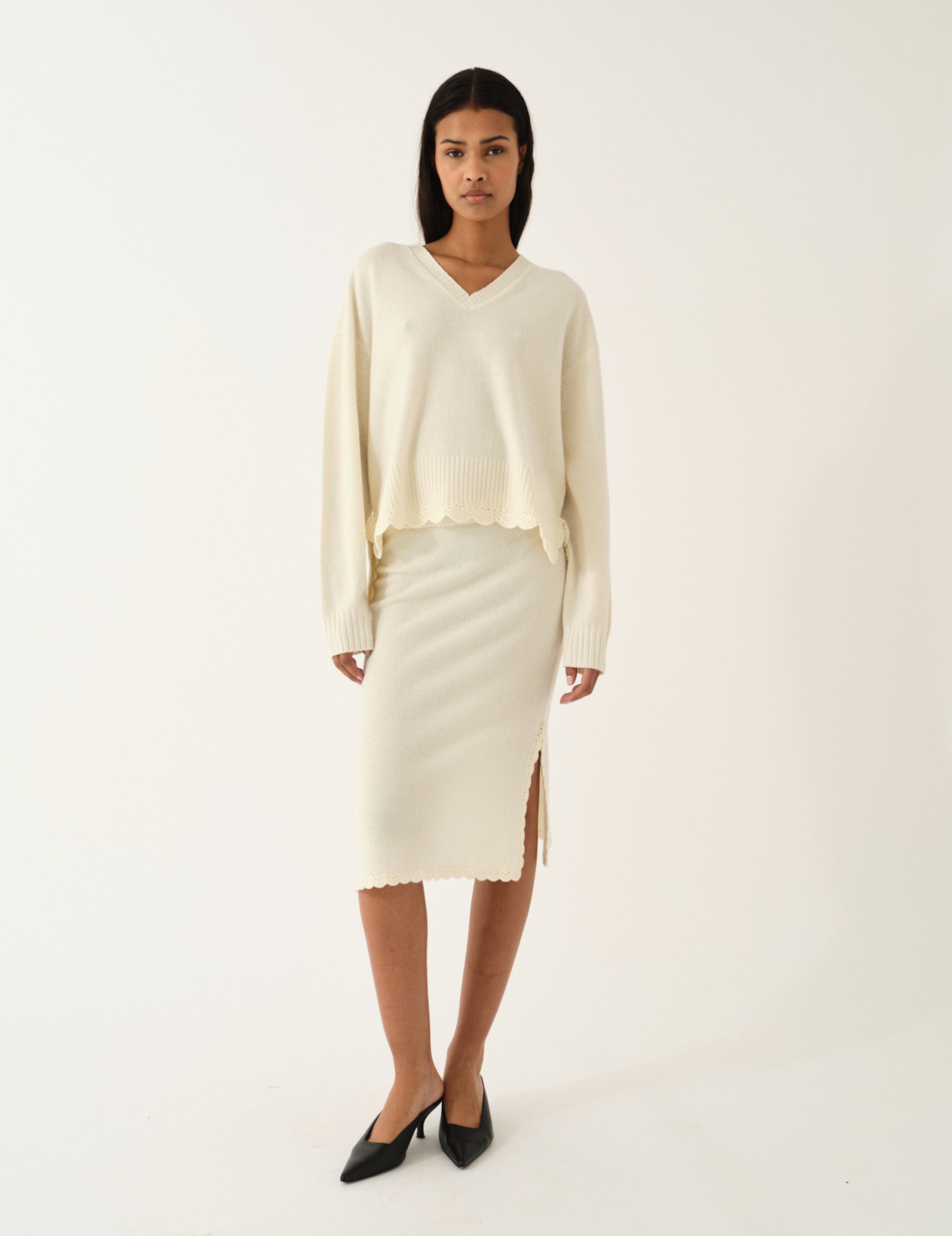 Como Crochet V-Neck Cream
