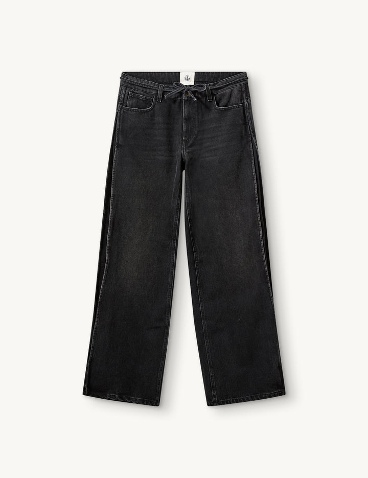 Darcy Barrel Jeans Washed Black Denim 24 / Washed Black Denim