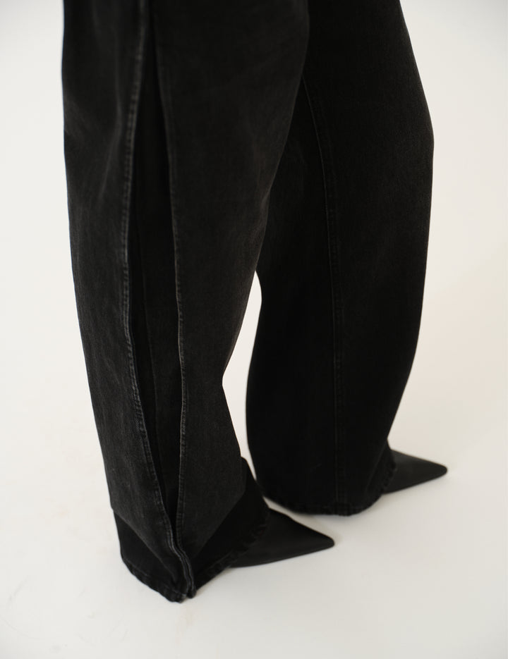 Darcy Barrel Jeans Washed Black Denim 24 / Washed Black Denim