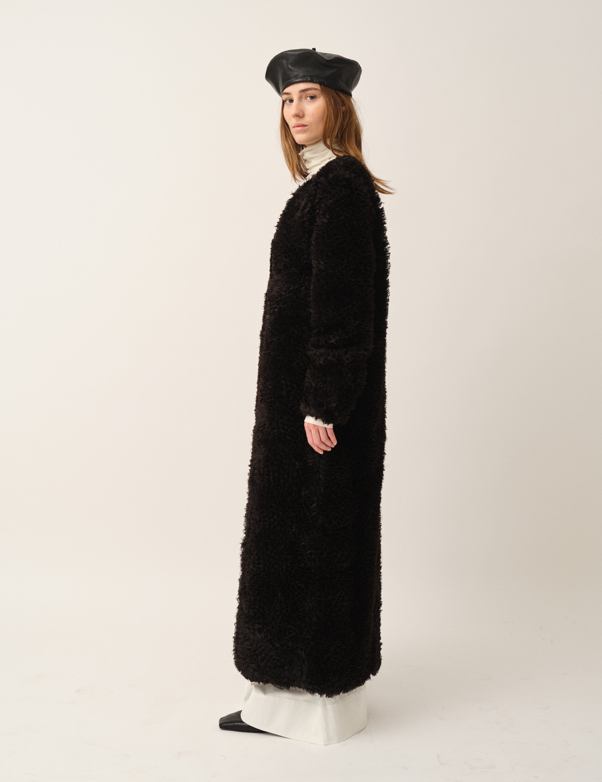 Hydra Coat Black 4 / Black